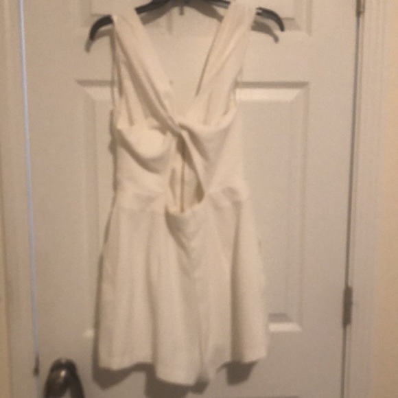 Trina Turk Romper/ Trina Turk %100 percent silk (M) - Picture 3 of 12